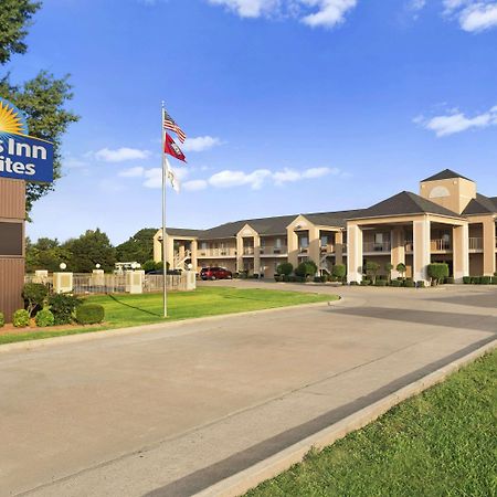 Days Inn & Suites By Wyndham Stuttgart Exterior photo