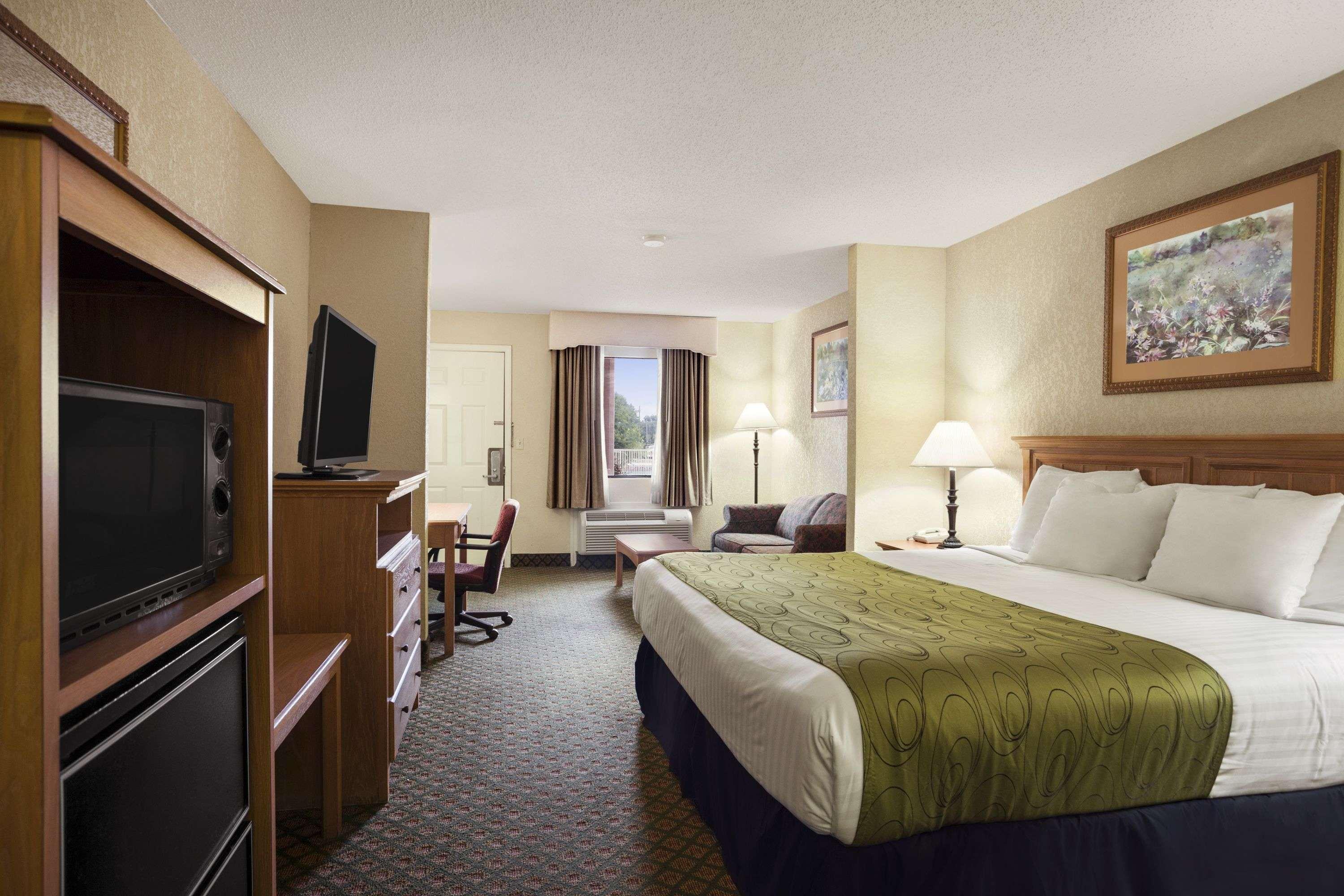 Days Inn & Suites By Wyndham Stuttgart Exterior photo
