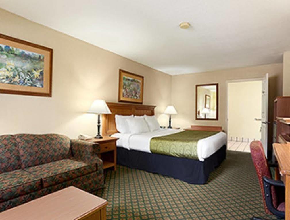 Days Inn & Suites By Wyndham Stuttgart Exterior photo